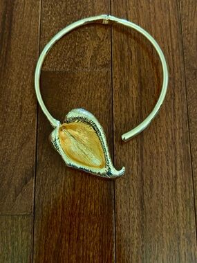 Gold Flower-Accent Women’s Collar Necklace